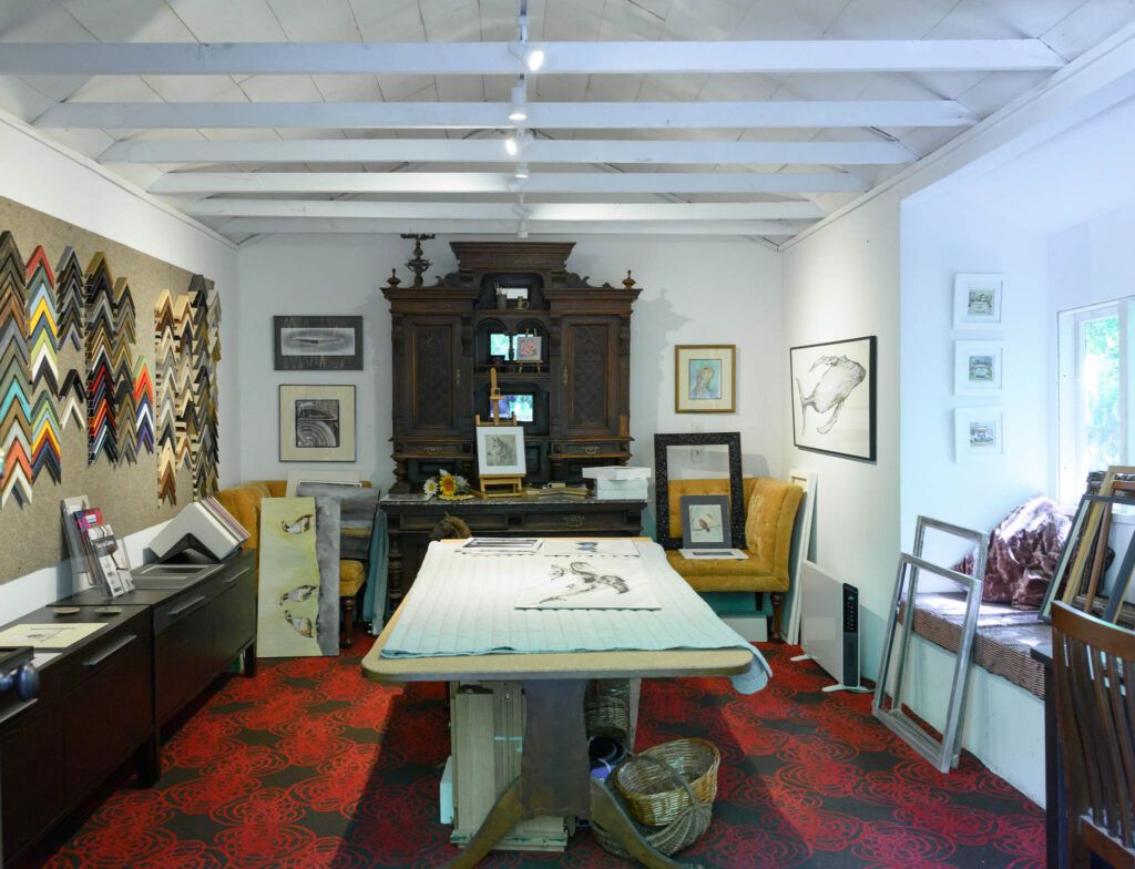 framing shop inside 4